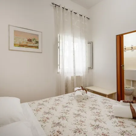 Casale Dello Zio, Private Wood Villa *