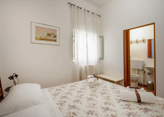 Villa Casale Dello Zio, Private Wood