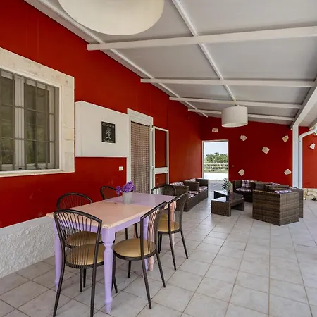 Casale Dello Zio, Private Wood Villa *