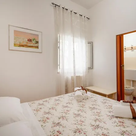 Villa Casale Dello Zio, Private Wood